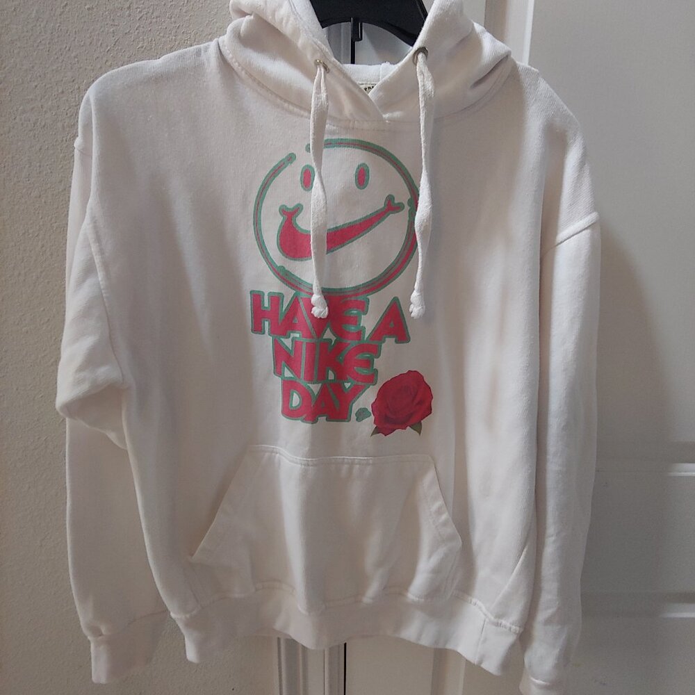 Have a Nike Day Hoodie Womens White Jon Lauren Size Medium